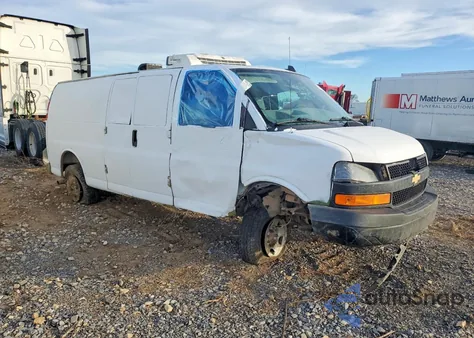2021 Chevrolet Express G2500 Refrigerated Delivery Van z USA, uszkodzony, nr VIN 1GCWGBFP2M1238583